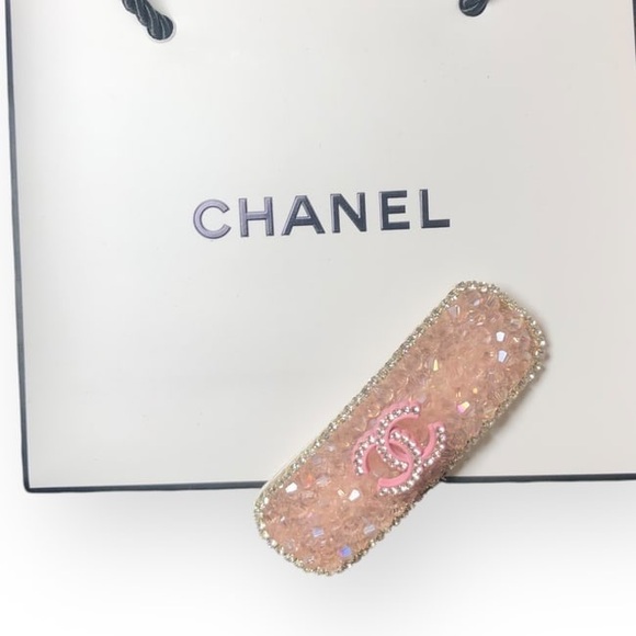 CHANEL Pink/White Crystals & Rhinestone CC Long Oval L.A.C Hair Clip - Picture 1 of 3